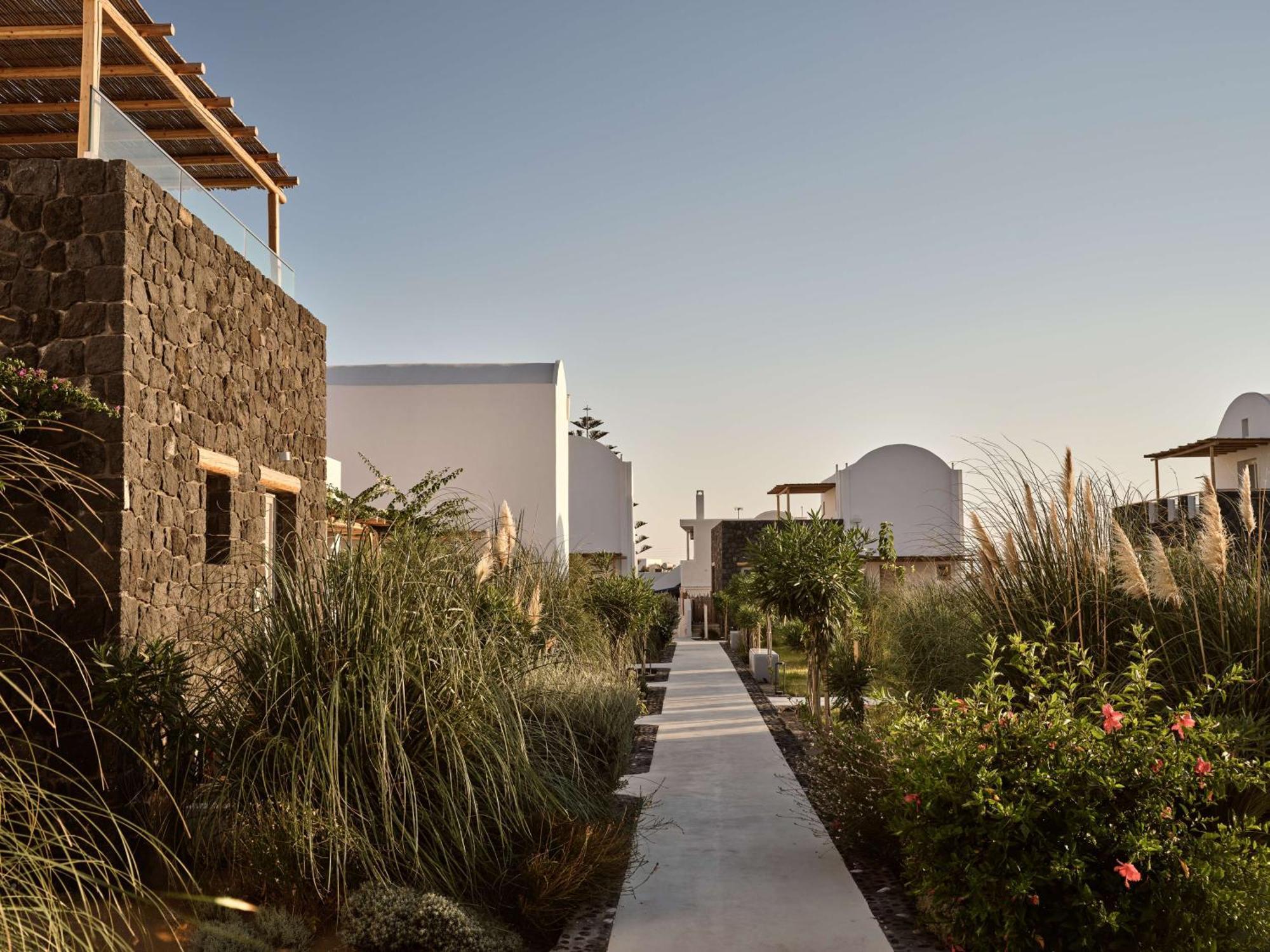 Sea Breeze Santorini Beach Resort, Curio By Hilton Agios Georgios  Exterior photo